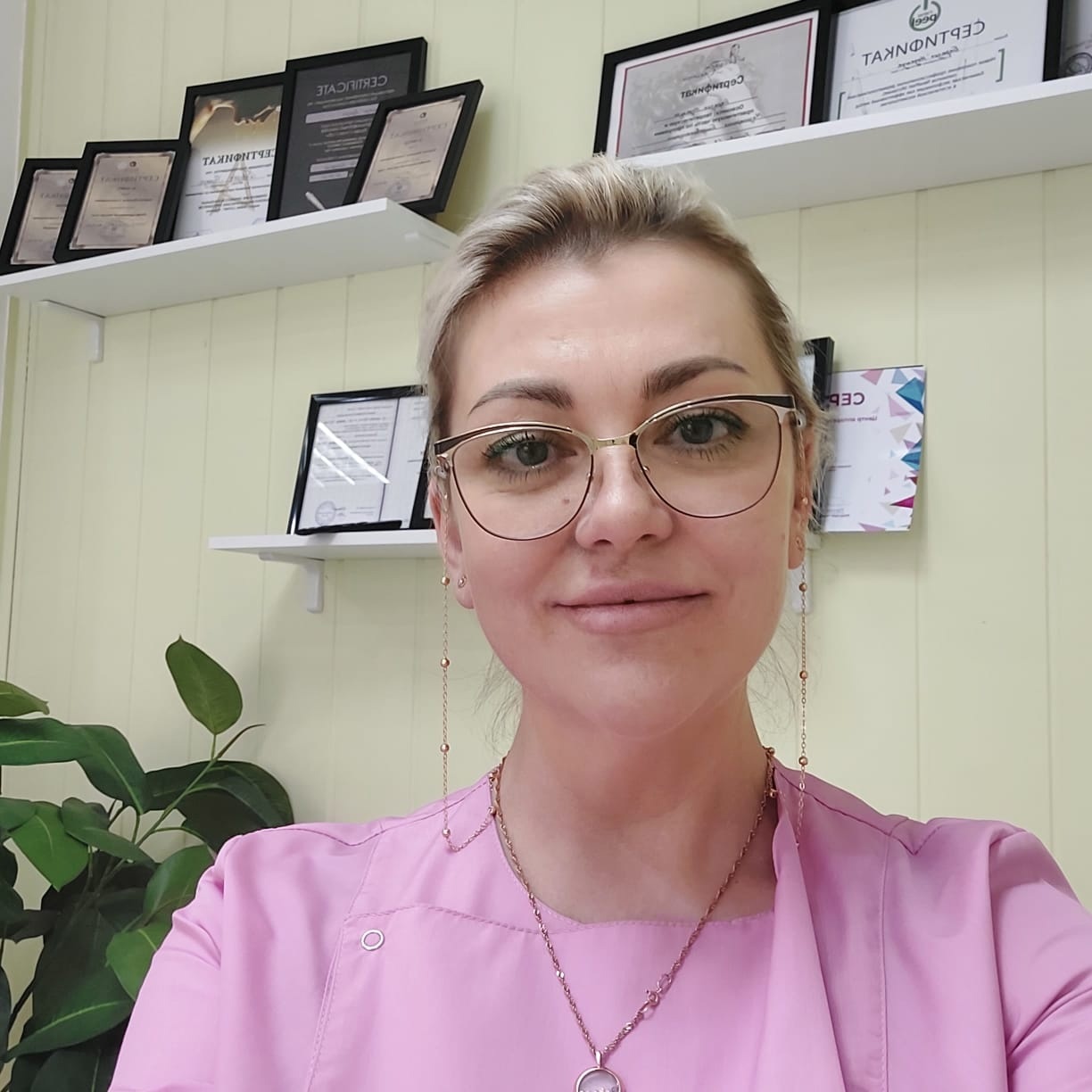 Надежда - профессиональный косметолог в центре Орла